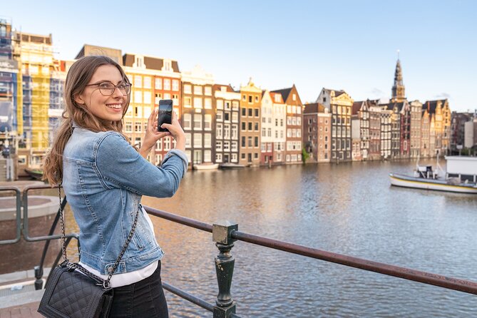 Amsterdam Red Light District Walking Tour in EN/DE/IT/ES - National Monument start point: why it matters to your walk