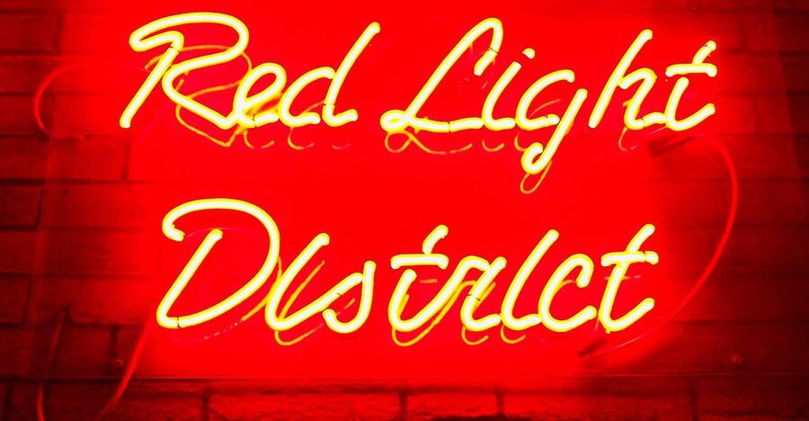 Amsterdam: Red Light District walking tour - Where the tour starts and how the route feels in motion