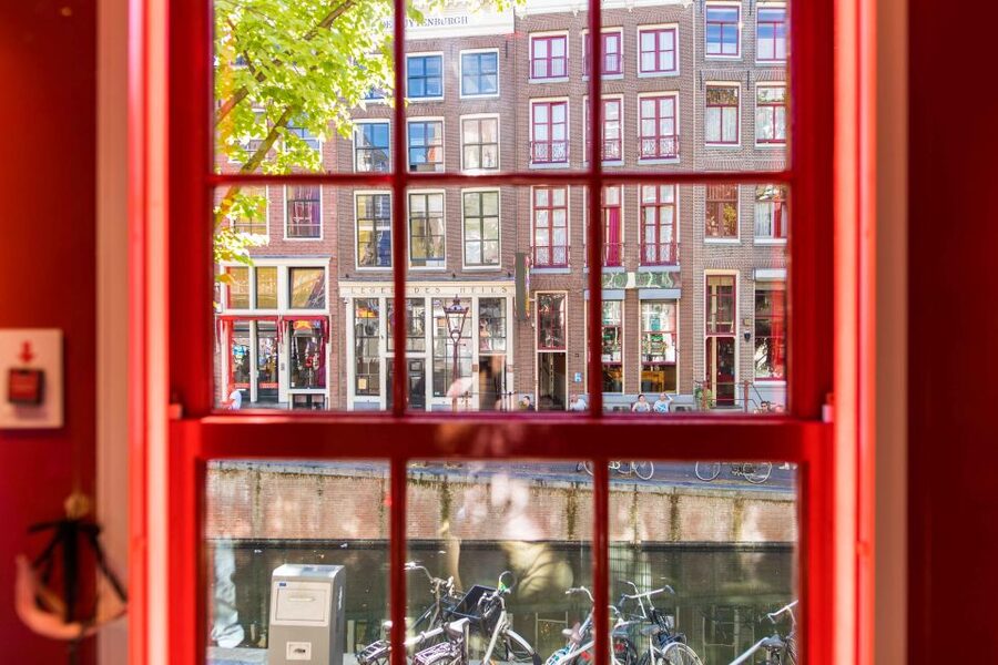 Amsterdam: Red Light Secrets Museum and 1-Hour Canal Cruise - Why This Museum and Canal Combo Works So Well