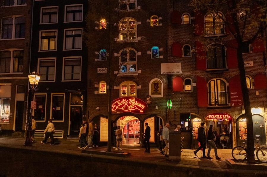 Amsterdam: Red Light Tour Exclusive + Peep Show - Rules you need to take seriously (before you show up)