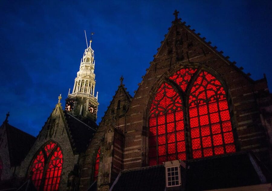 Amsterdam: Red Light Tour Exclusive + Peep Show - Peep show reality check: iconic, short, and no touching