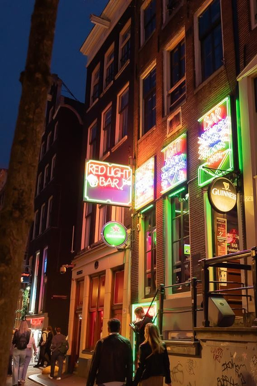 Amsterdam: Red Light Tour Exclusive + Peep Show - From Dam Square to Nieuwmarkt: how the route tells a story