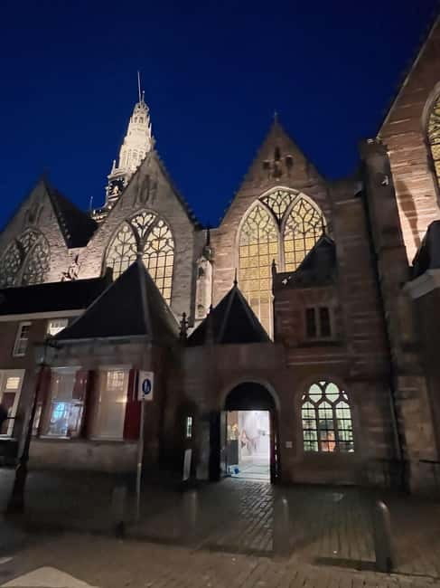 Amsterdam: Red light tour in German/English for groups of 4 people or more - Security situation and current circumstances, explained in plain terms
