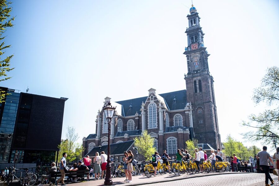 Amsterdam: Relaxed City Highlights Guided Bike Tour - What You Get for $34: Bike Rental, Treat, and a Smart Route