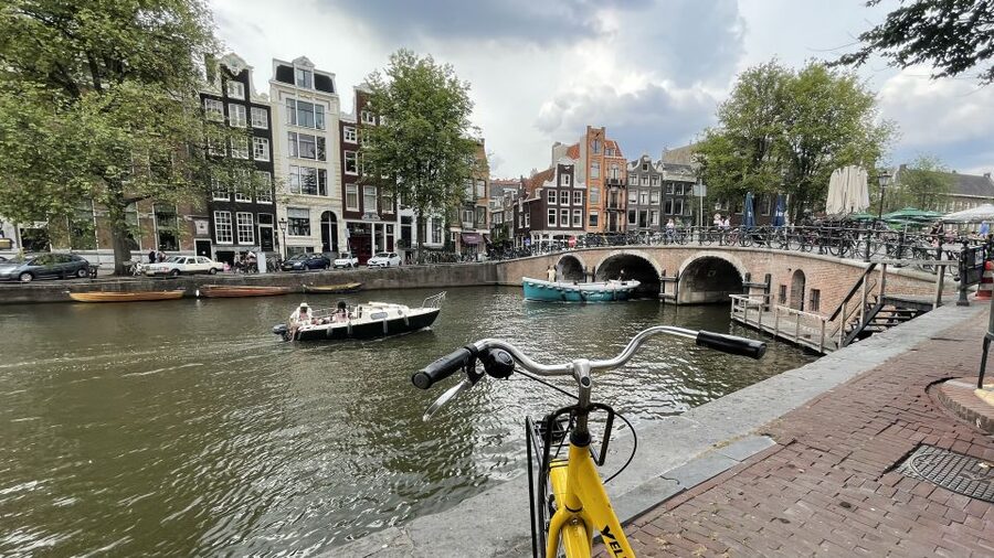 Amsterdam: Relaxed City Highlights Guided Bike Tour - Jordaan Charm to Leidseplein After-Work Energy