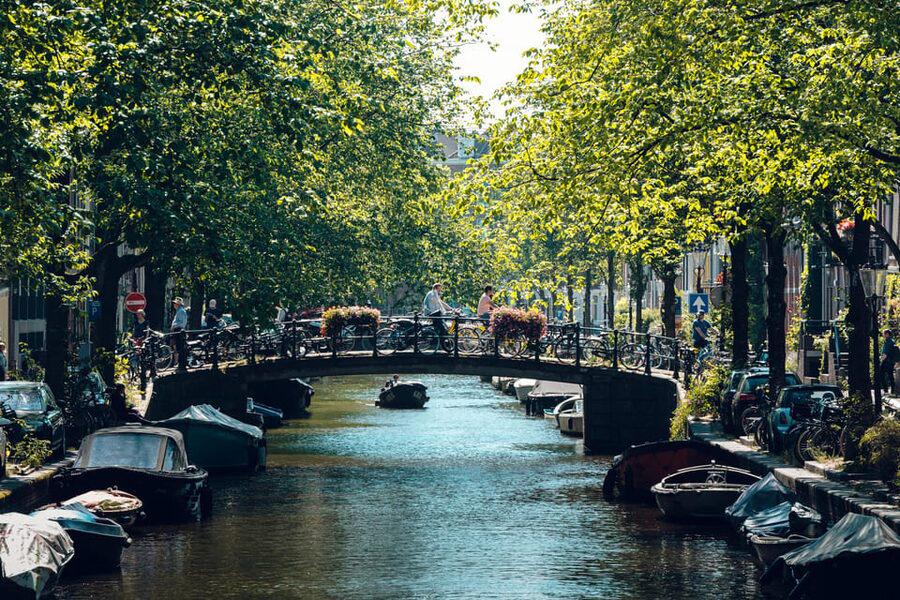 Amsterdam: Relaxed City Highlights Guided Bike Tour - Luxury PC Hooftstraat and Magere Brug, Skinny Love Bridge at Last