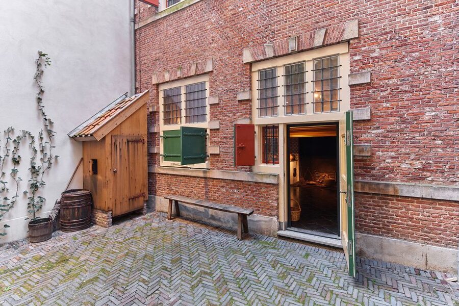 Amsterdam: Rembrandt House Museum Entrance Ticket - The multimedia tour: follow Rembrandt room by room
