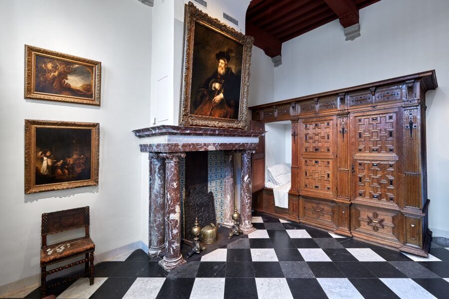 Amsterdam: Rembrandt House Museum Entrance Ticket - Navigating a multi-floor house without losing your audio
