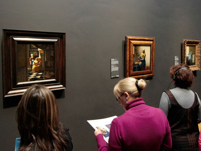Amsterdam: Rijksmuseum Masterpieces Guided Small Group Tour - Meeting next to the Rijksmuseum, and what to do before you walk in