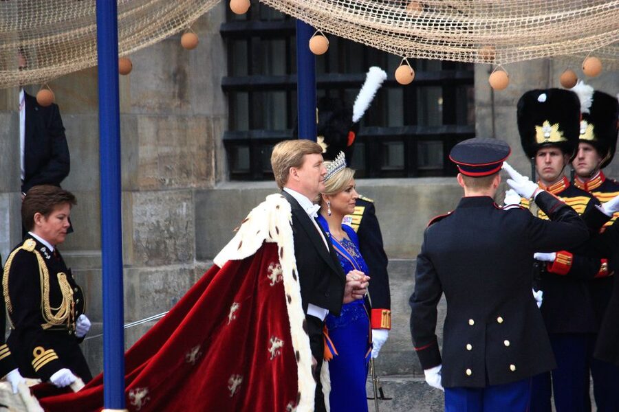 Amsterdam: Royal Palace Entry Ticket and Audio Guide - How the audio guide works, and why room-by-room beats rushing