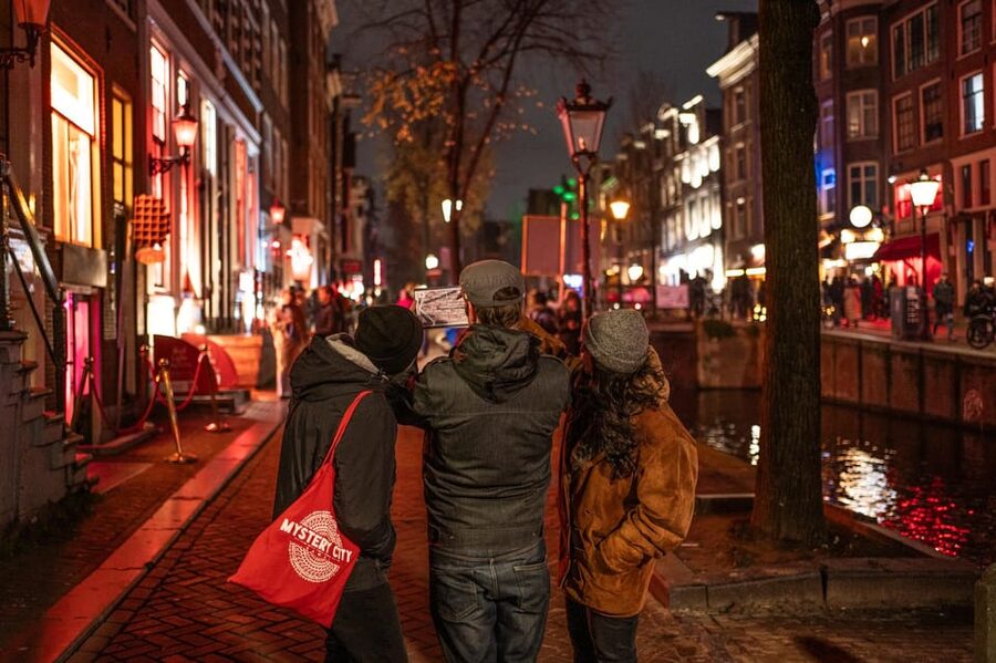 Amsterdam: Self-guided Red Light District Pub Crawl Mystery - Practical tips to make the game run smoothly