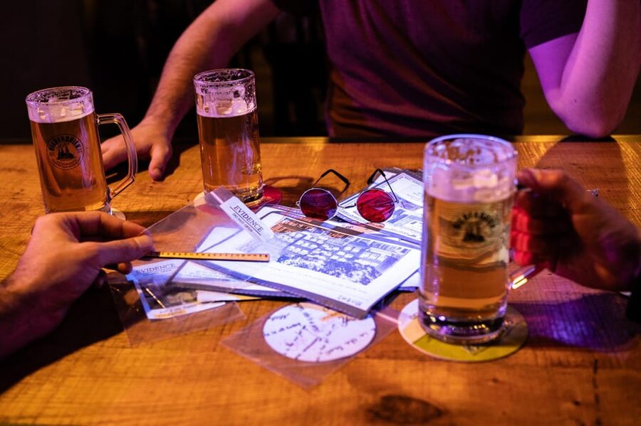 Amsterdam: Self-guided Red Light District Pub Crawl Mystery - Red Light District walking time, without turning it into aimless wandering