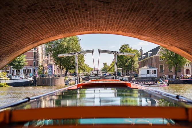 Amsterdam Sightseeing Canal Cruise with Audio Guide - Photos, Headphones, and Comfort: Getting the Best Seat