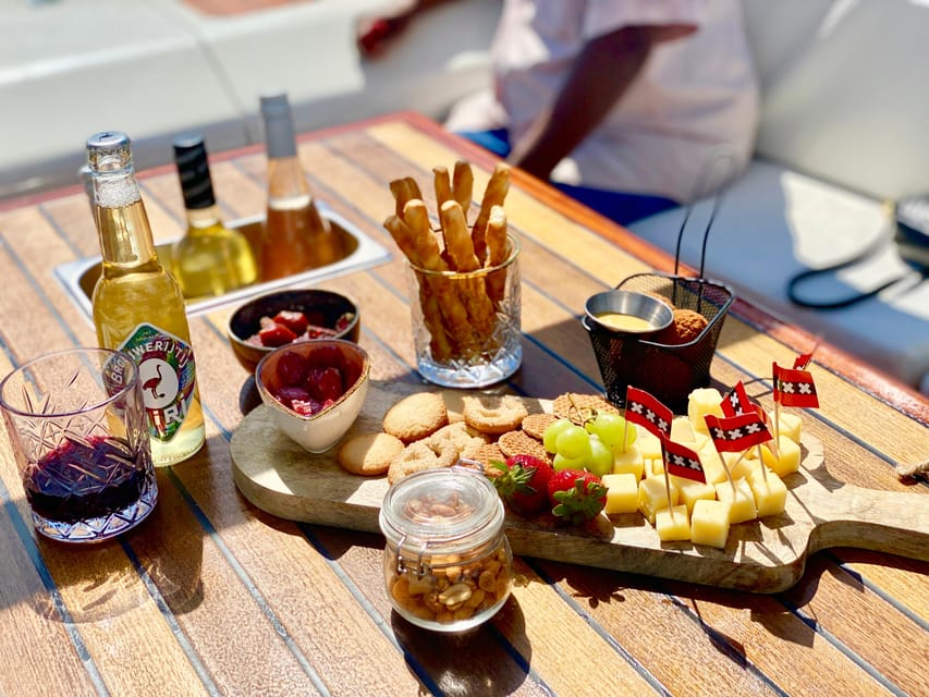 Amsterdam Small Group Canal Cruise inc Snacks/Drinks Winter - Finding the black boat at Keizersgracht 401 for an evening-start cruise