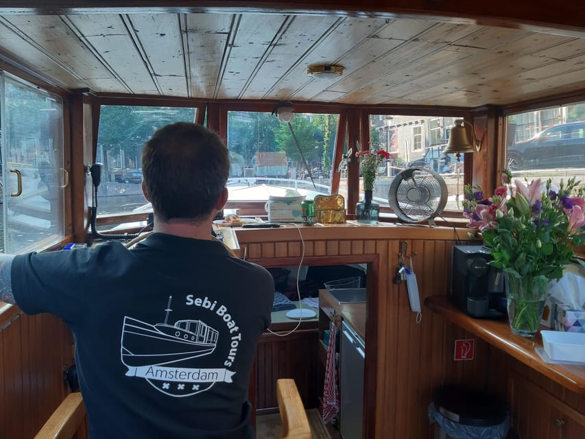 Amsterdam: Small-Group Canal Cruise incl. Drinks and Snacks - Key things that make this Amsterdam canal cruise work