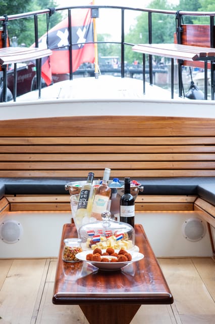 Amsterdam: Small-Group Canal Cruise incl. Drinks and Snacks - Meeting at Keizersgracht 196, and how to make it smooth