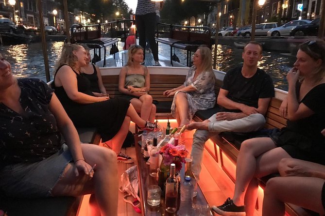 Amsterdam Small-Group Canal Cruise With Dutch Snacks and Drink - The boat, snacks, and drinks: what actually makes the cruise fun