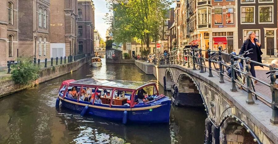Amsterdam: Smoke and Lounge City Boat Cruise - Smoke and Lounge Mode: Relaxed 420 Friendly Rules