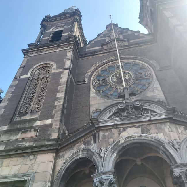 Amsterdam: Spanish Tour Unmasking the Redlight District - A finish near Beursplein, then the Royal Palace perspective