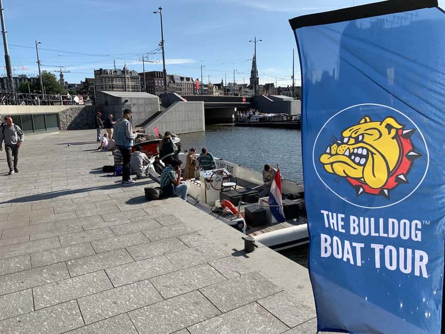 Amsterdam: The Bulldog Boat Smoke and Booze Cruise - Canal Belt sightseeing, but with a different kind of relaxation