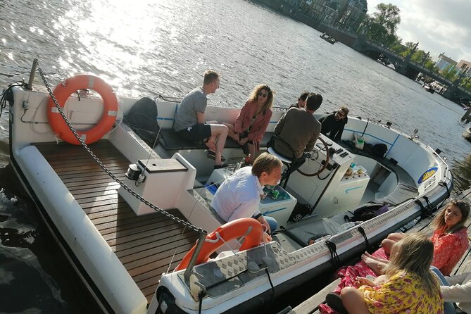 Amsterdam The Bulldog Boat Smoke Friendly Cruise + 2 drinks - What the 1 hour cruise is really like on the canals
