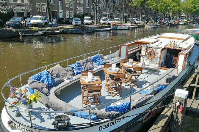 Amsterdam The Bulldog Boat Smoke Friendly Cruise + 2 drinks - Smoking your own 420 on board: the perk and the rules