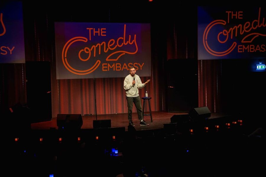 Amsterdam: The Comedy Embassy Stand-Up Show - The format: four comedians, an intermission, and a bar-friendly vibe