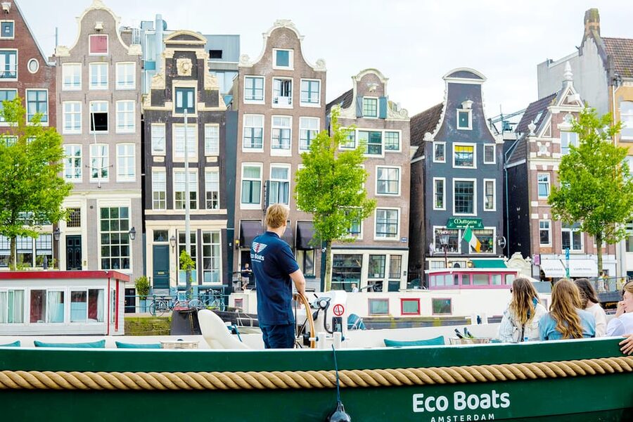 Amsterdam: The Newest Canal Cruise with Drink Option - Who this cruise suits best