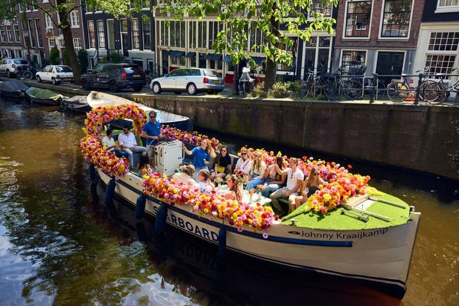 Amsterdam: The Original Flower Boat with Local Guide and Bar - Key points that make this cruise a smart pick