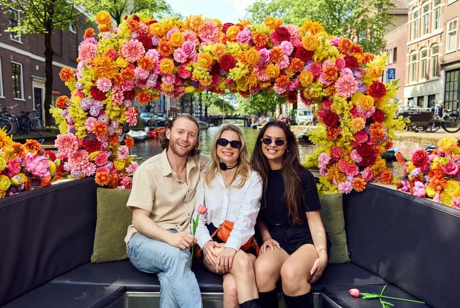 Amsterdam: The Original Flower Boat with Local Guide and Bar - Why the Original Flower Boat feels like Amsterdam, not just a cruise