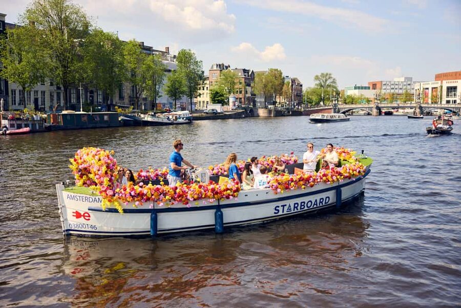 Amsterdam: The Original Flower Boat with Local Guide and Bar - Onboard bar: add drinks without breaking the vibe