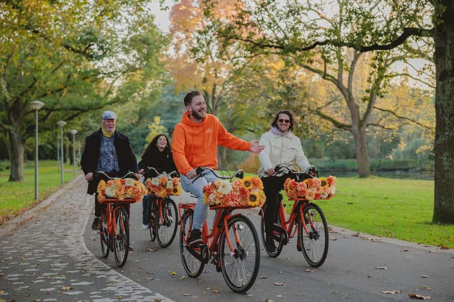 Amsterdam: Top Highlights Guided Bike Tour EN/DE/ES/FR/IT/CN - Meeting Near Central Station and Getting Ready Smoothly