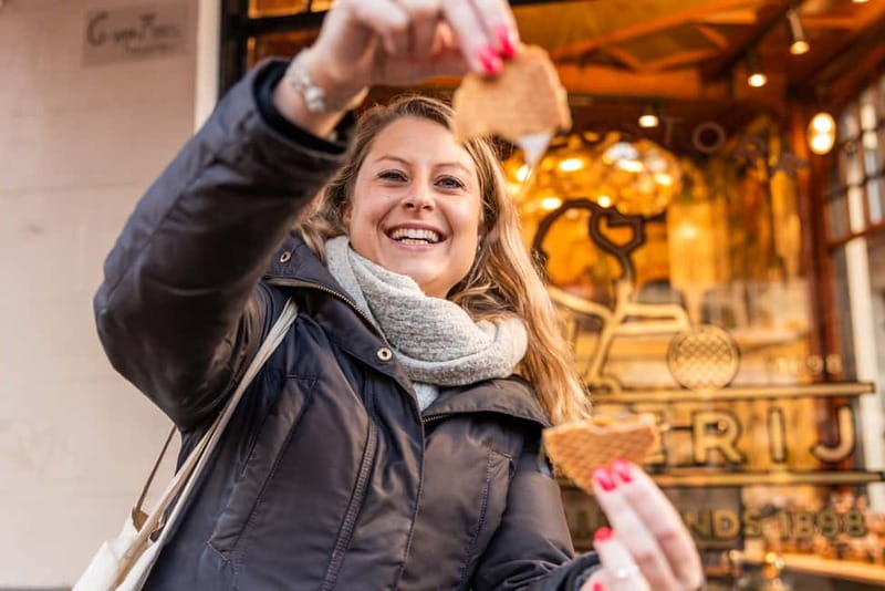 Amsterdam: Ultimate Amsterdam Food Tour - Café De Zwart and Dutch apple pie, a classic brown café reset