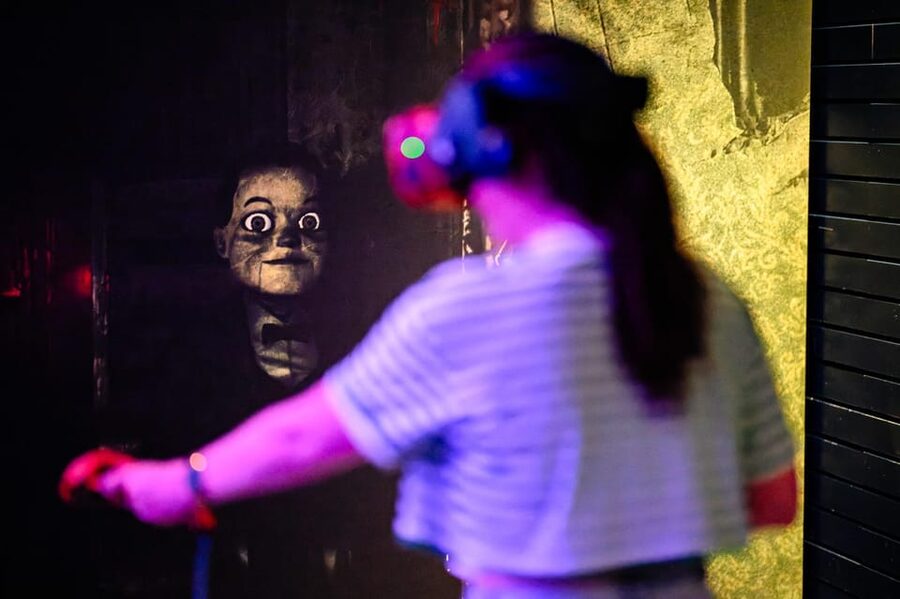 Amsterdam: Ultimate VR Experience: 60 minutes - The free-roaming game: room, movement, and multiplayer rules