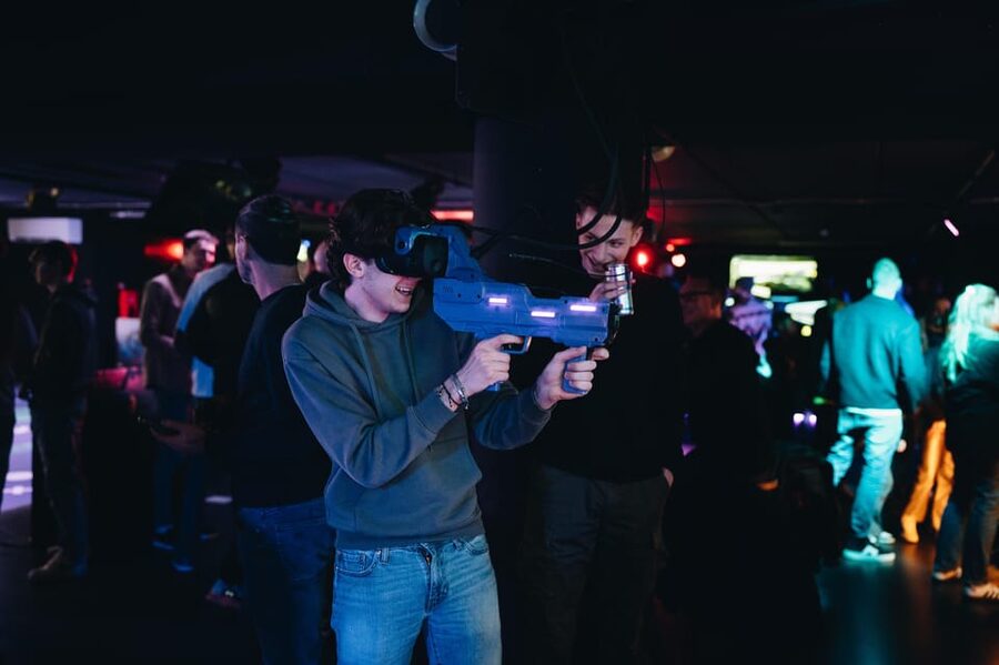 Amsterdam: Ultimate VR Experience: 60 minutes - Zombie Shooter and the “move-first” style of VR combat