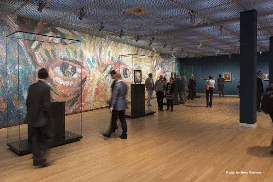 Amsterdam: Van Gogh Museum Guided Tour with Entry - Spanish vs English, and why it affects the whole experience