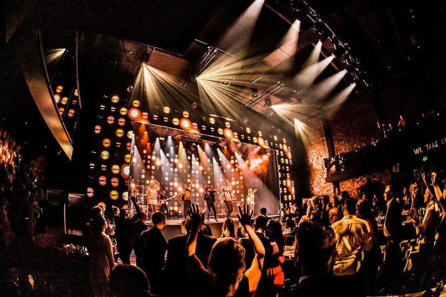 Amsterdam: VEGAS Dinner Show with 3-Course Sharing Menu - Key things you will notice