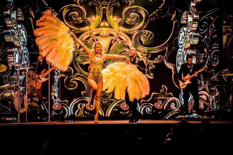 Amsterdam: VEGAS Dinner Show with 3-Course Sharing Menu - Your 3-course shared dinner, what you’re really paying for