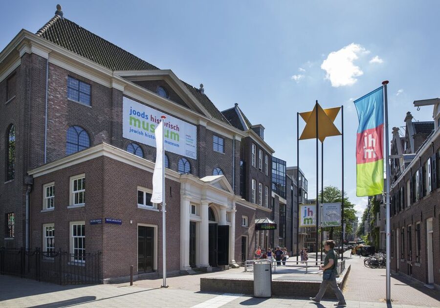 Amsterdam: Walking Tour, Jewish Museum & Synagogue Tickets - Holocaust sites: what the memorial and museum do well