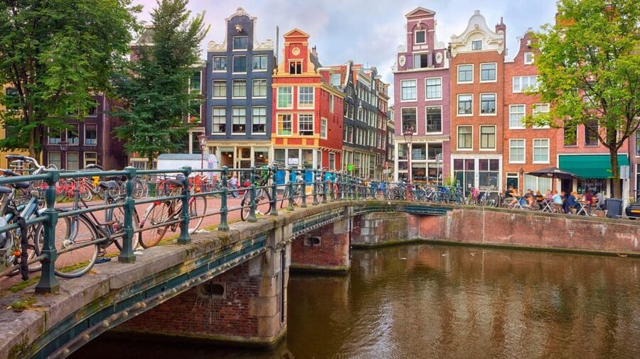 Amsterdam Walking Tour with a Local - Why a local-led walk makes Amsterdam click