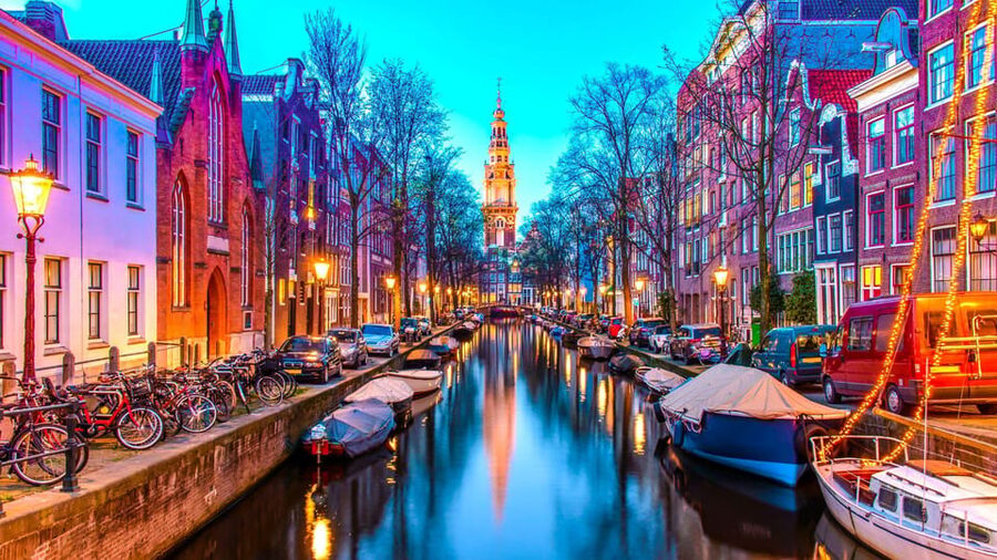 Amsterdam Walking Tour with a Local - Comfort on foot, and who the tour is for
