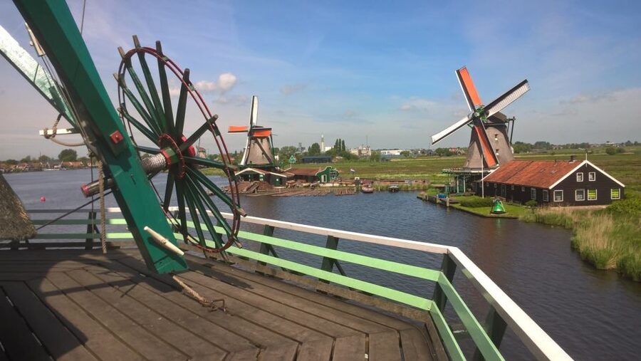 Amsterdam: Zaanse Schans 3-Hour Small Group Tour - Clog making at the workshop: more than a souvenir photo
