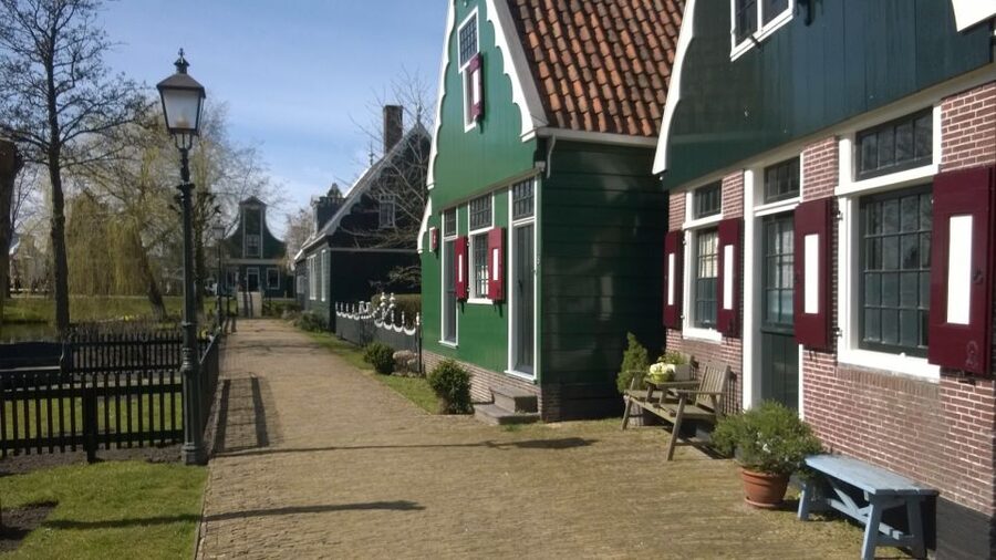 Amsterdam: Zaanse Schans 3-Hour Small Group Tour - Inside the working windmill: the view from the balcony matters