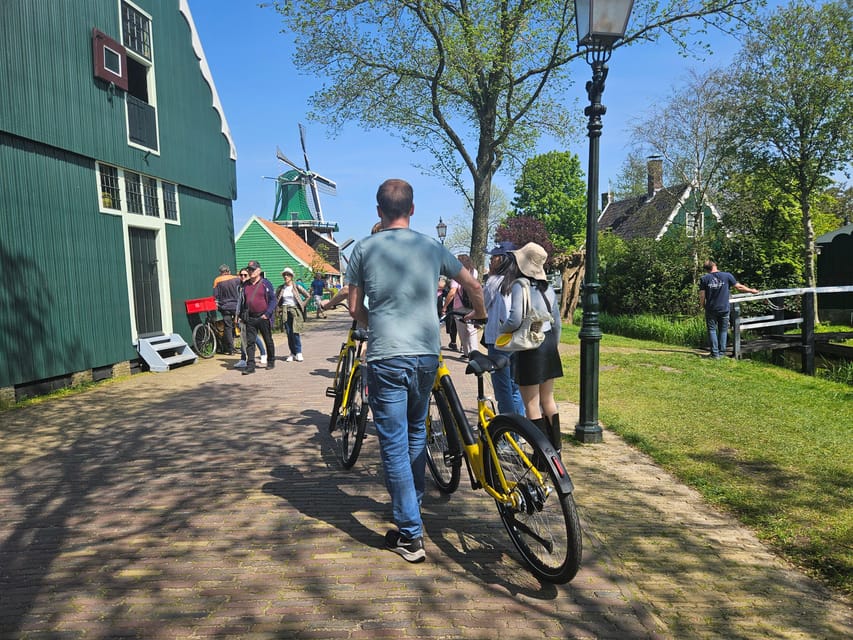Amsterdam: Zaanse Schans E-Bike Tour with Windmills & Cheese - Short Stops on the Ride Back: Verkade and a Big Photo Moment