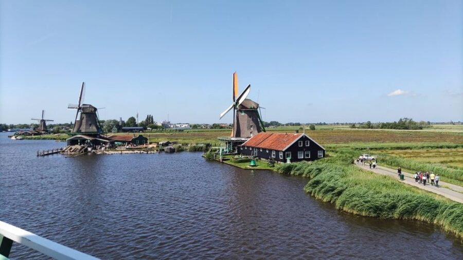 Amsterdam: Zaanse Schans Windmills Bike Tour with Guide - Key highlights to look for