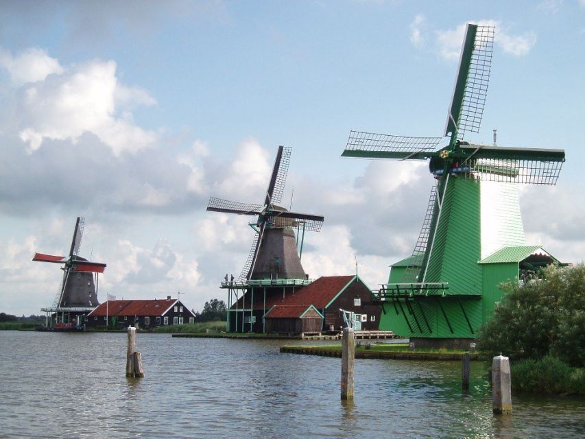 Amsterdam: Zaanse Schans Windmills Bike Tour with Guide - Meeting at De Locomotief 25, then out of Amsterdam fast