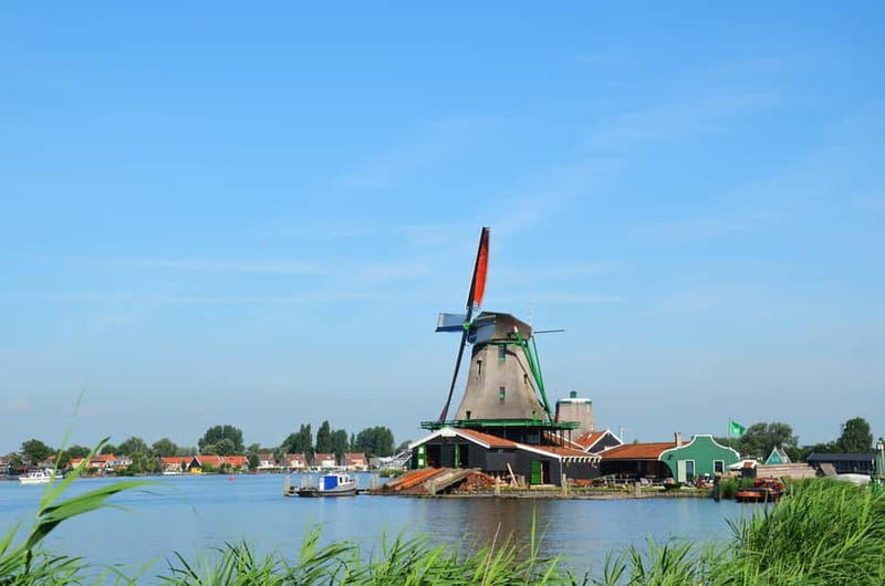 Amsterdam: Zaanse Schans windmills & Volendam Guided Tour - The real appeal of Zaanse Schans and Volendam in one 5-hour loop