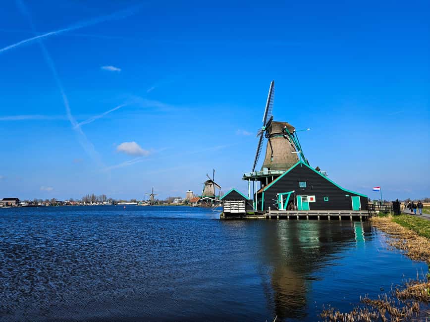 Amsterdam: Zaanse Schans windmills & Volendam Guided Tour - Volendam walking time: fishing village sights and the dike panorama