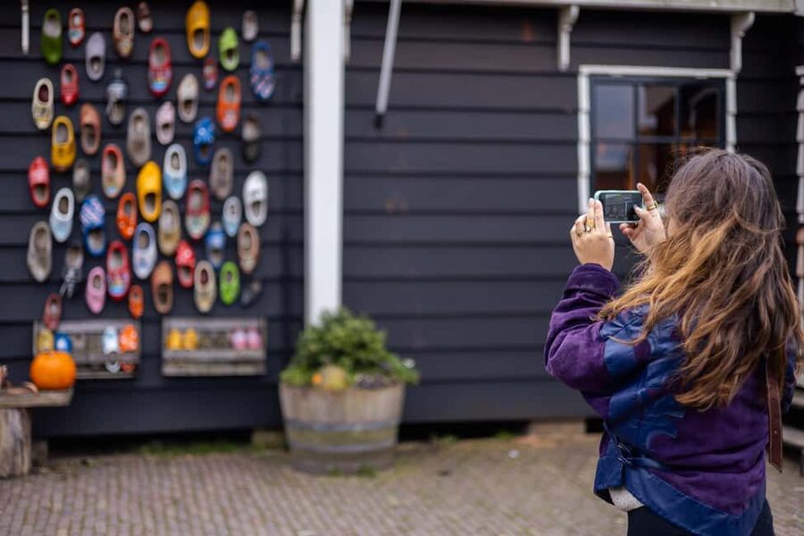 Amsterdam: Zaanse Schans windmills & Volendam Guided Tour - Timing matters: where the day can feel rushed