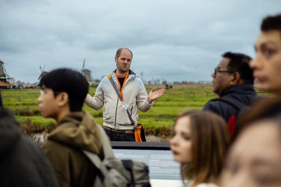 Amsterdam: Zaanse Schans windmills & Volendam Guided Tour - Group size and guide style: how the day stays smooth
